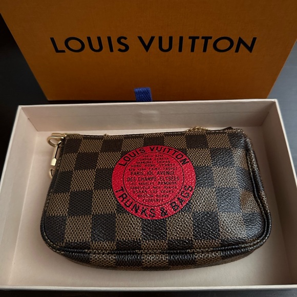 Louis Vuitton Damier Ebene Mini Pochette 💯 authentic - Picture 1 of 13
